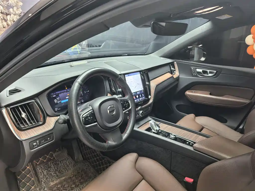 Volvo XC60 PHEV T8 PHEV 4 WD Smart Vision Luxury