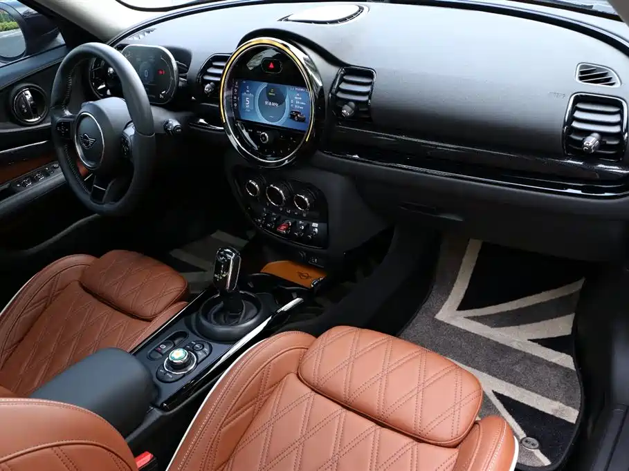 MINI CLUBMAN Facelift 1.5 T COOPER Connoisseur