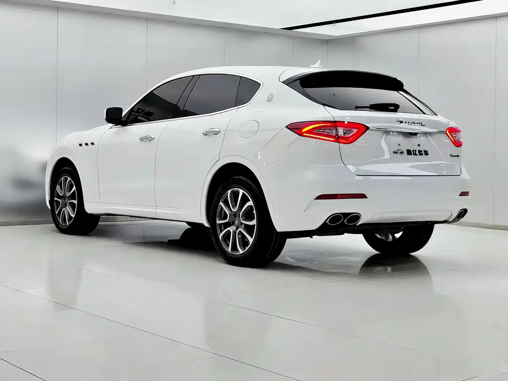 Levante 3.0 T Standard