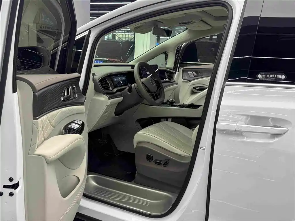 Denza D9 DM-i 970 4 WD Flagship