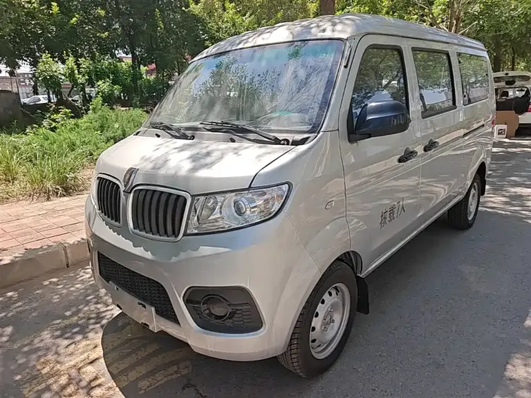 Jinbei Xiaohaishi X30 小海狮X30 2024款 1.5 L 冠军型客车 5/6/7座