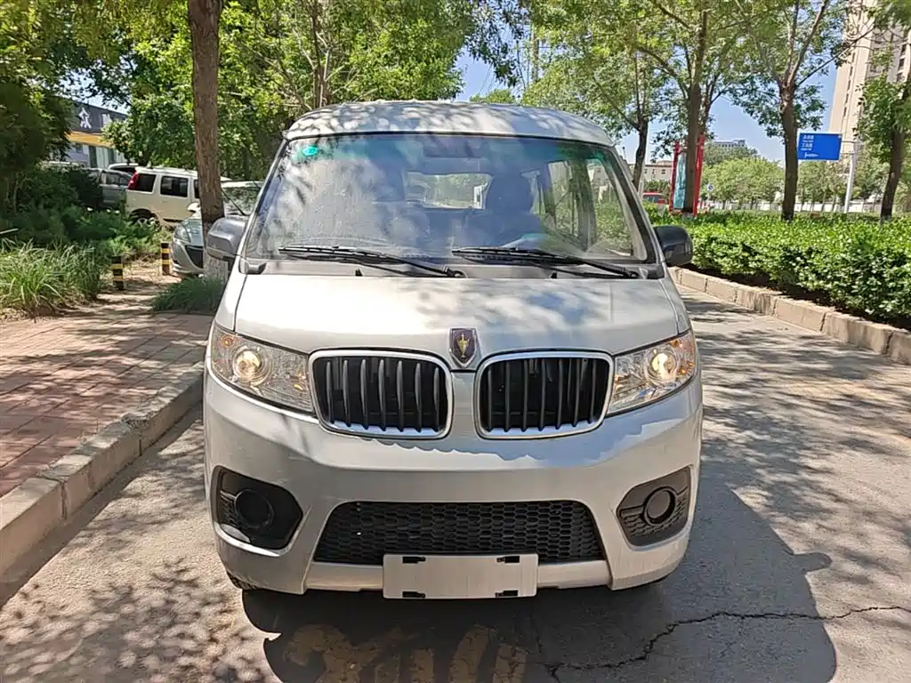 Xiaohaishi X30 小海狮X30 2024款 1.5 L 冠军型客车 5/6/7座