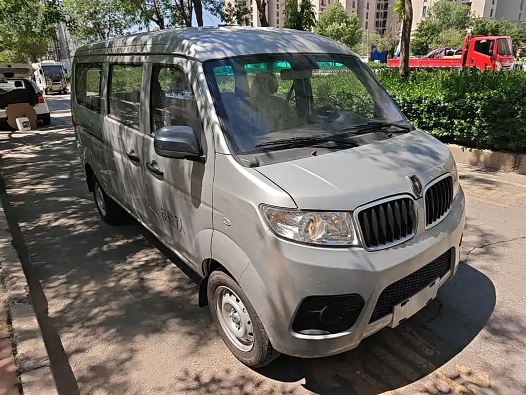 Xiaohaishi X30 小海狮X30 2024款 1.5 L 冠军型客车 5/6/7座