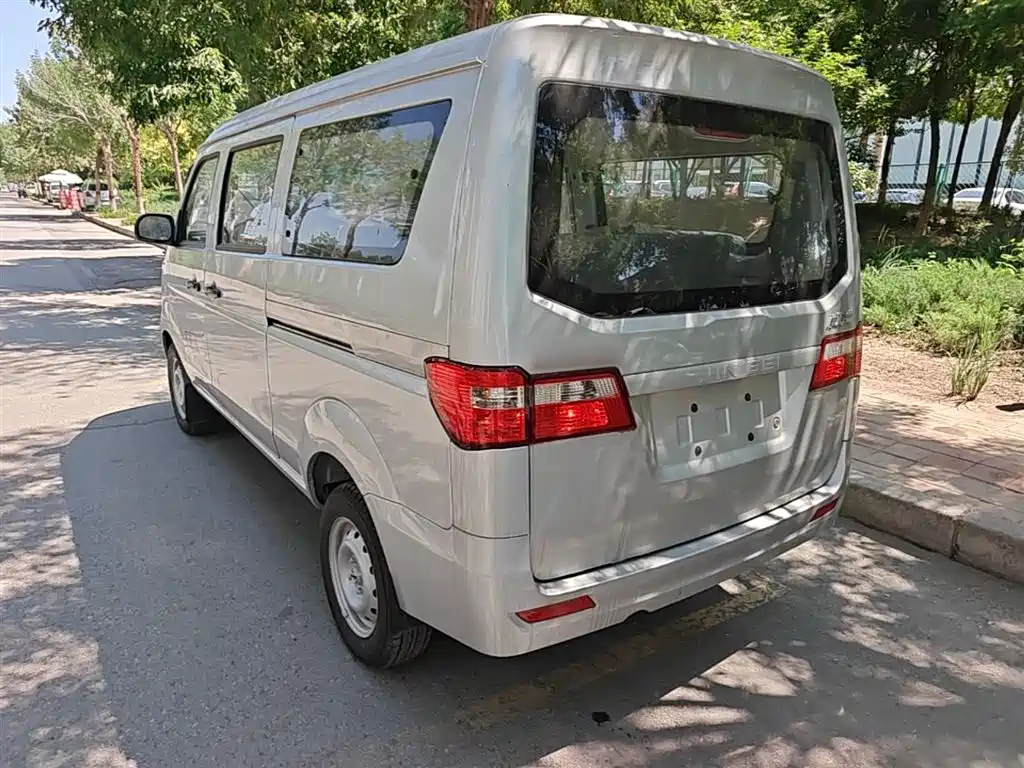 Xiaohaishi X30 小海狮X30 2024款 1.5 L 冠军型客车 5/6/7座