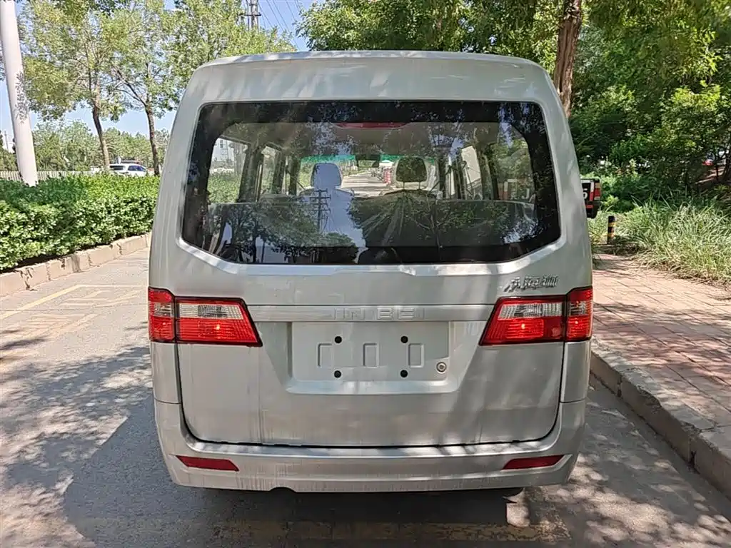 Xiaohaishi X30 小海狮X30 2024款 1.5 L 冠军型客车 5/6/7座