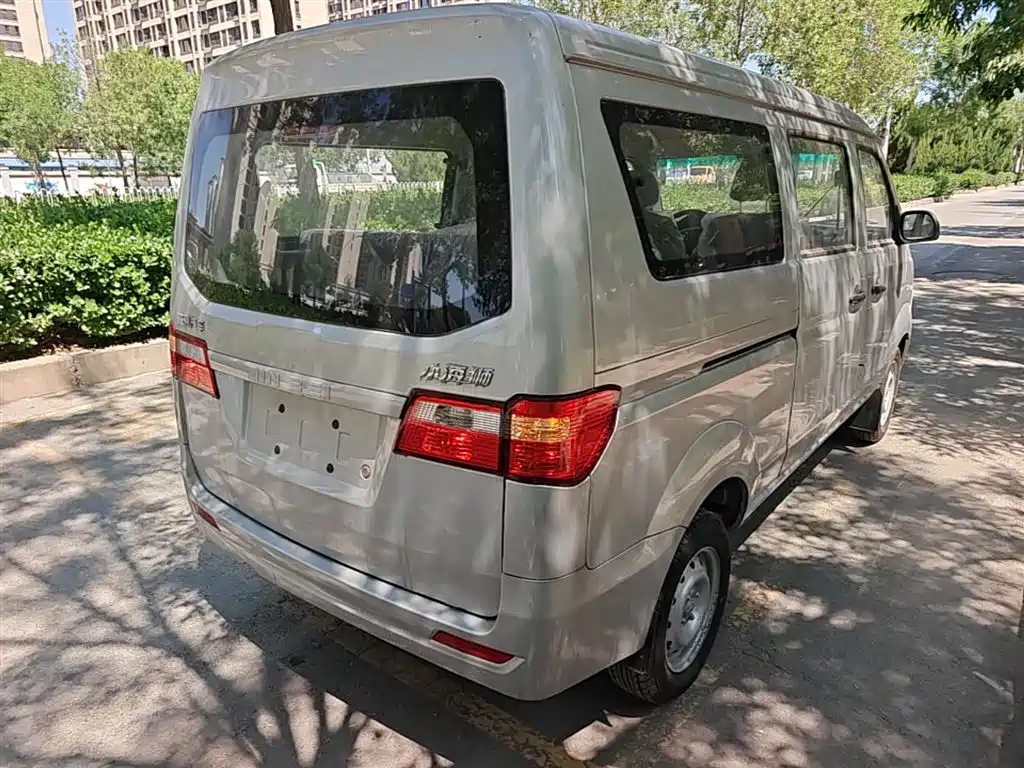 Xiaohaishi X30 小海狮X30 2024款 1.5 L 冠军型客车 5/6/7座