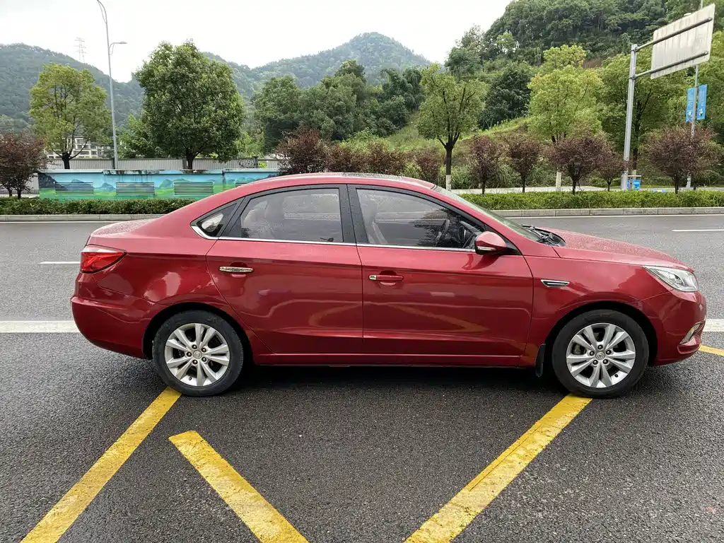 Eado 1.6 L Manual Luxury