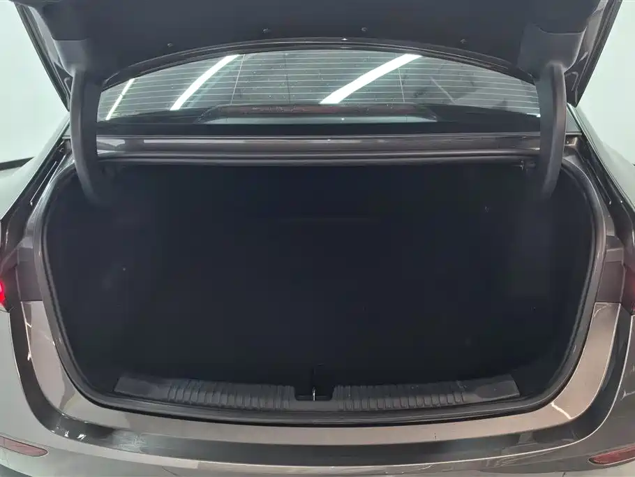 Roewe D7 DMH 125 km Transcend