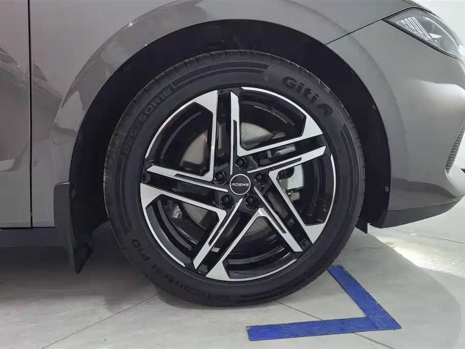 Roewe D7 DMH 125 km Transcend