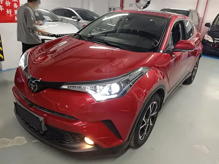 Toyota C-HR 2.0 L Leading