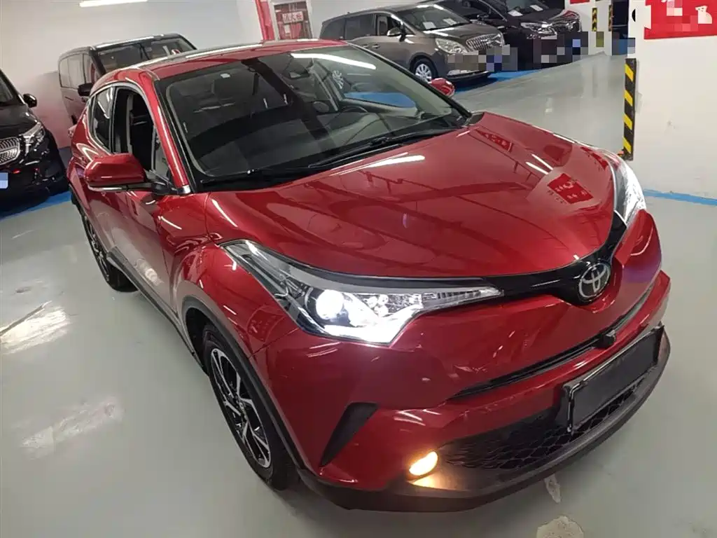 Toyota C-HR 2.0 L Leading