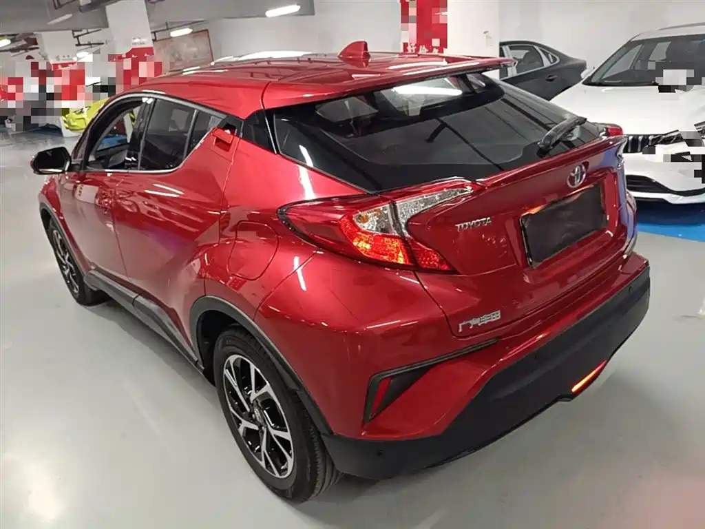Toyota C-HR 2.0 L Leading