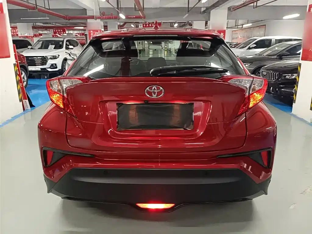 Toyota C-HR 2.0 L Leading