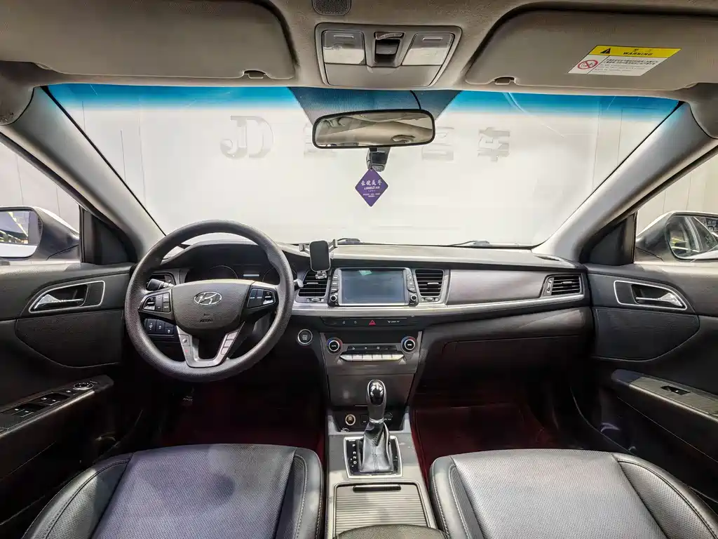 Mistra 1.8 L Auto Distinguished DLX CN-VI