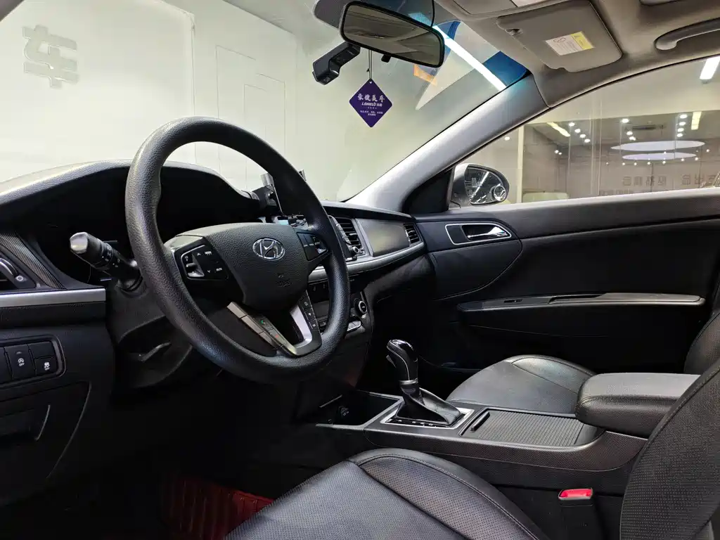 Mistra 1.8 L Auto Distinguished DLX CN-VI