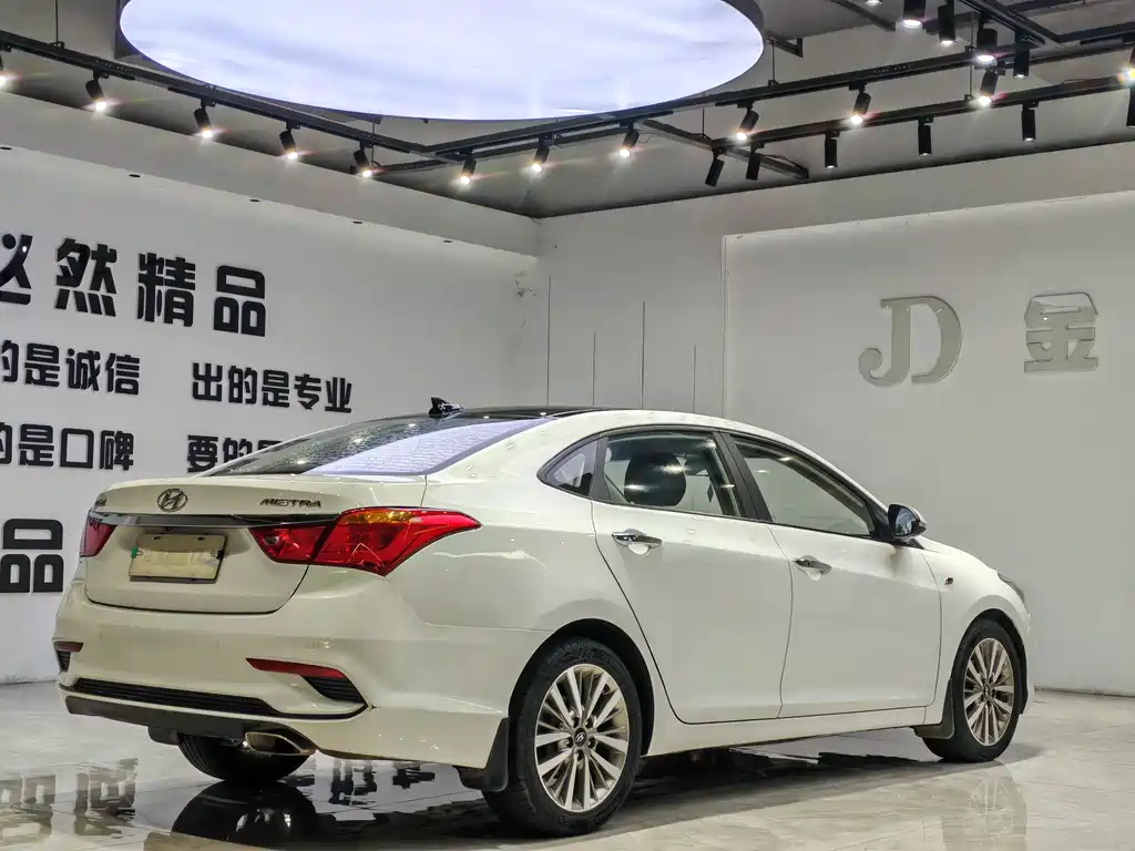 Mistra 1.8 L Auto Distinguished DLX CN-VI