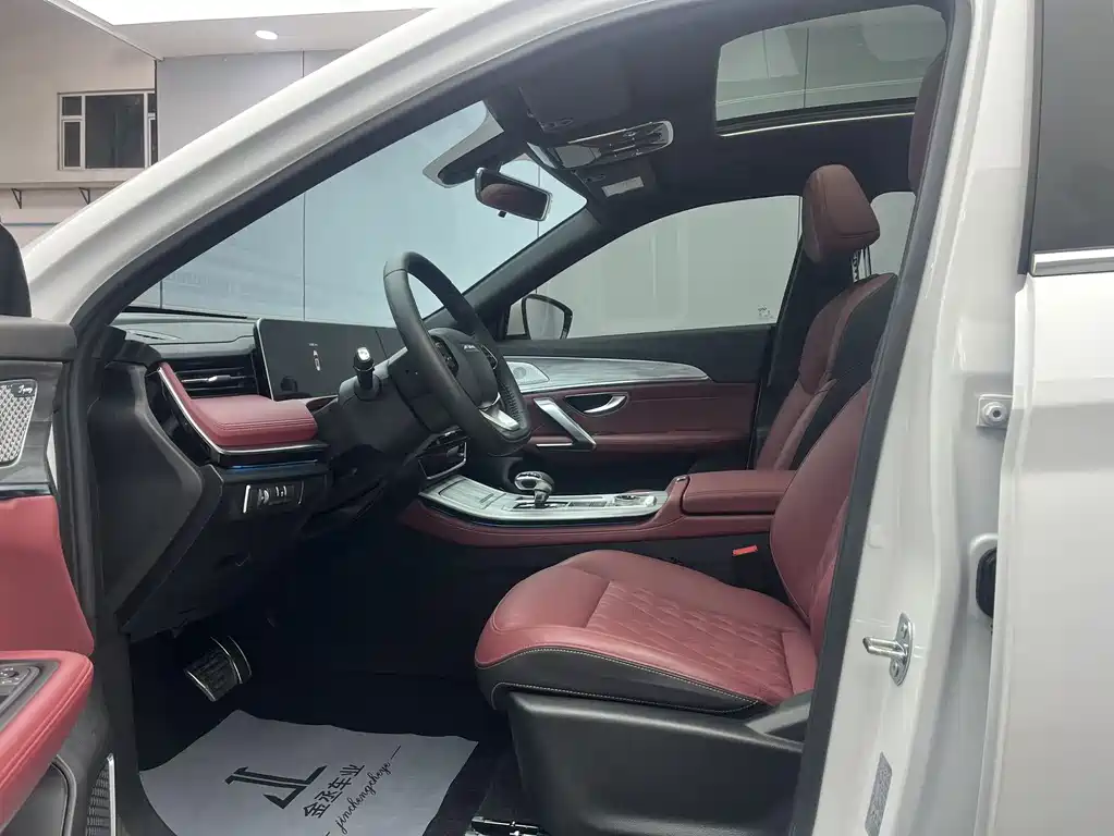 Jetour X70 PLUS 1.5 T DCT Brave PLUS 5-seat