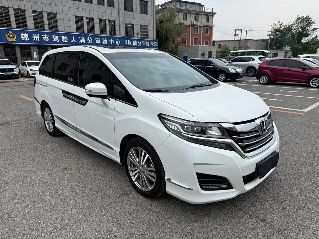 Elysion 2.4 L Style