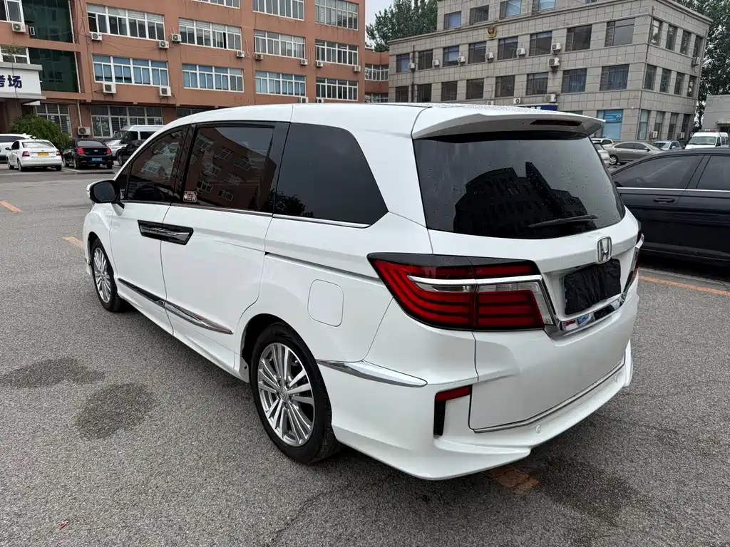 Elysion 2.4 L Style