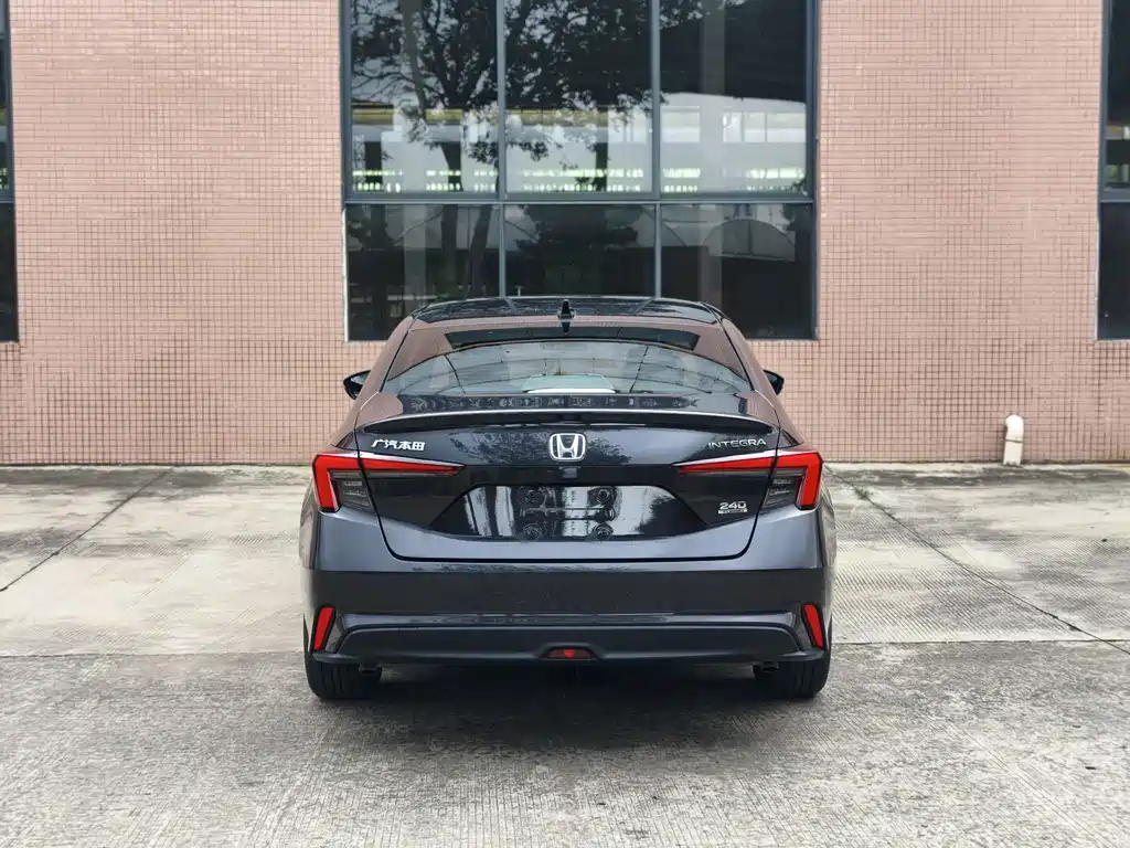 Integra 240 TURBO CVT Leading