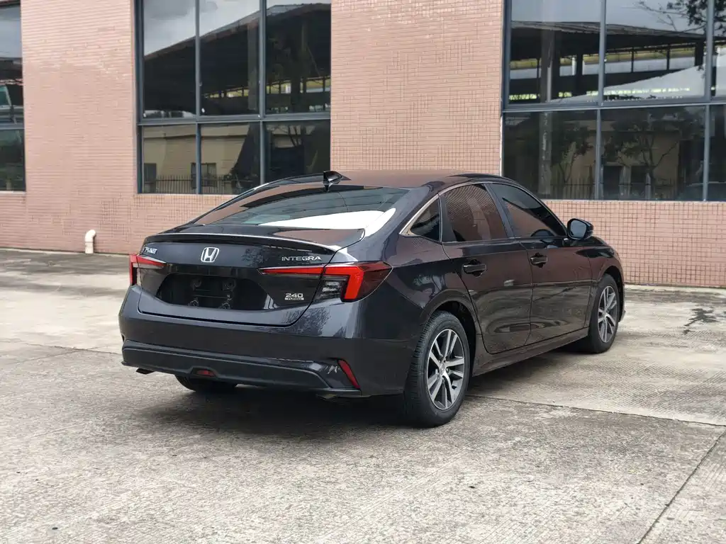 Integra 240 TURBO CVT Leading