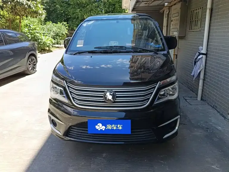 Dongfeng Lingzhi M5 L 1.6 L Utility 7-seat
