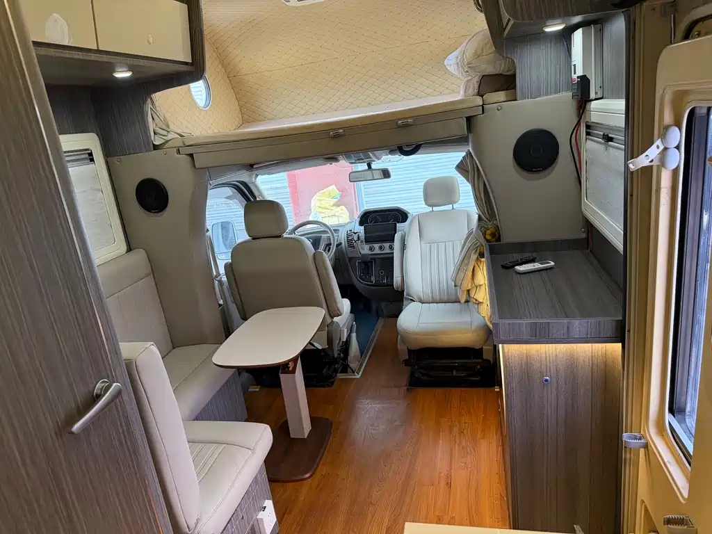 Xintu V80 新途V80 2018款 2.5 T AMT傲运通改款长轴中顶7座