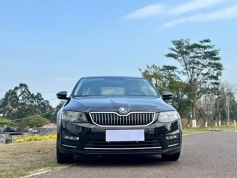 Skoda Octavia 1.6 L Manual Smart Travel