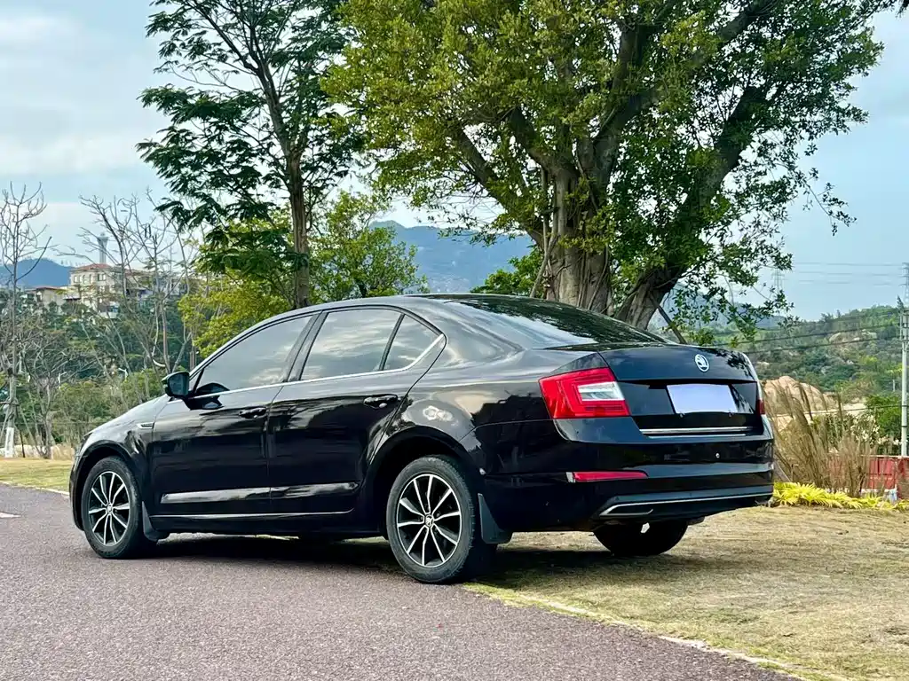 Octavia 1.6 L Manual Smart Travel