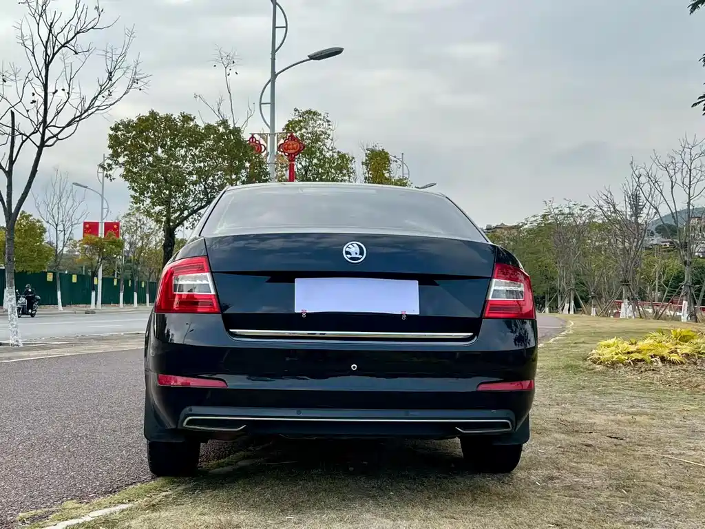 Octavia 1.6 L Manual Smart Travel