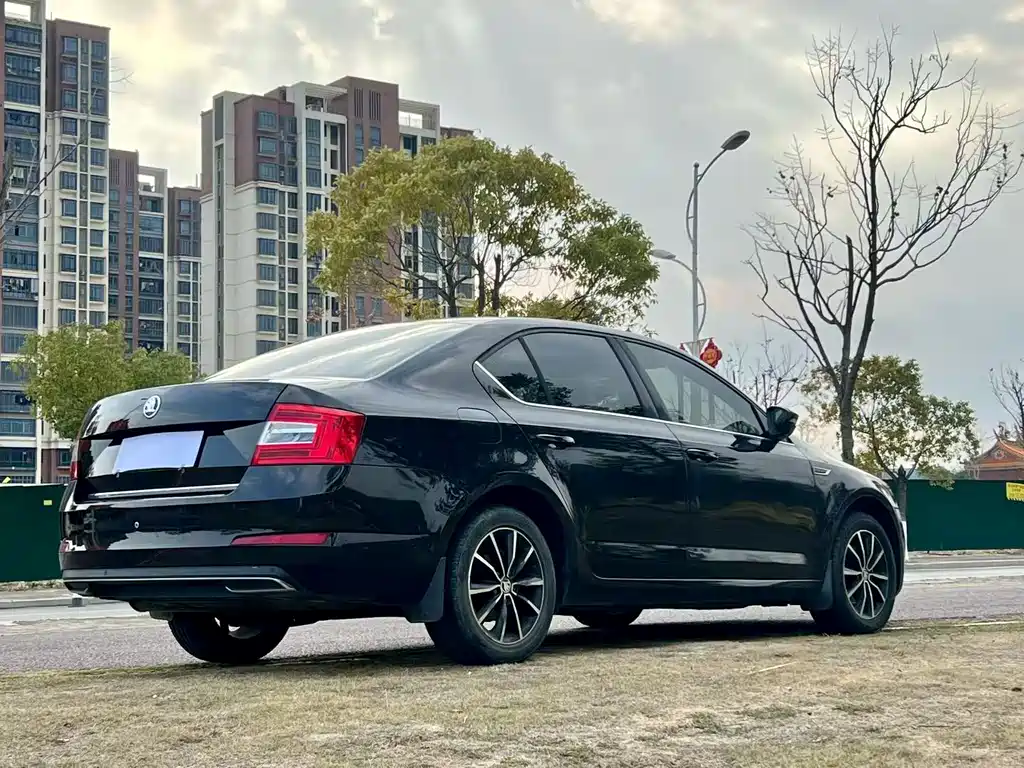 Octavia 1.6 L Manual Smart Travel
