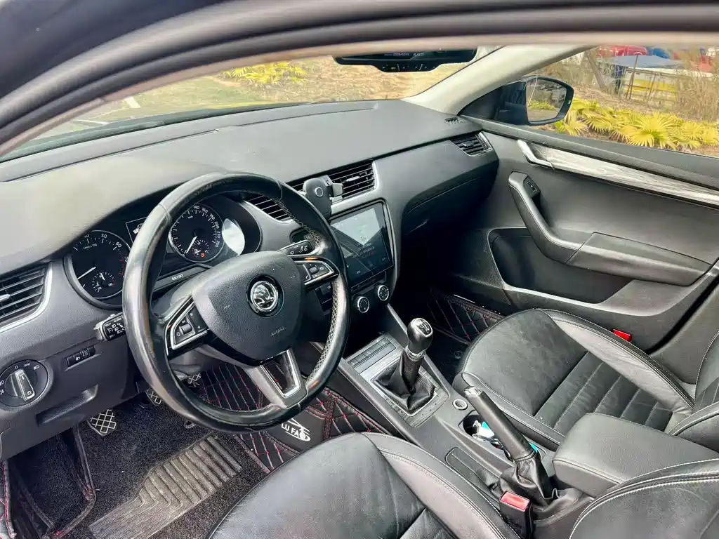 Octavia 1.6 L Manual Smart Travel