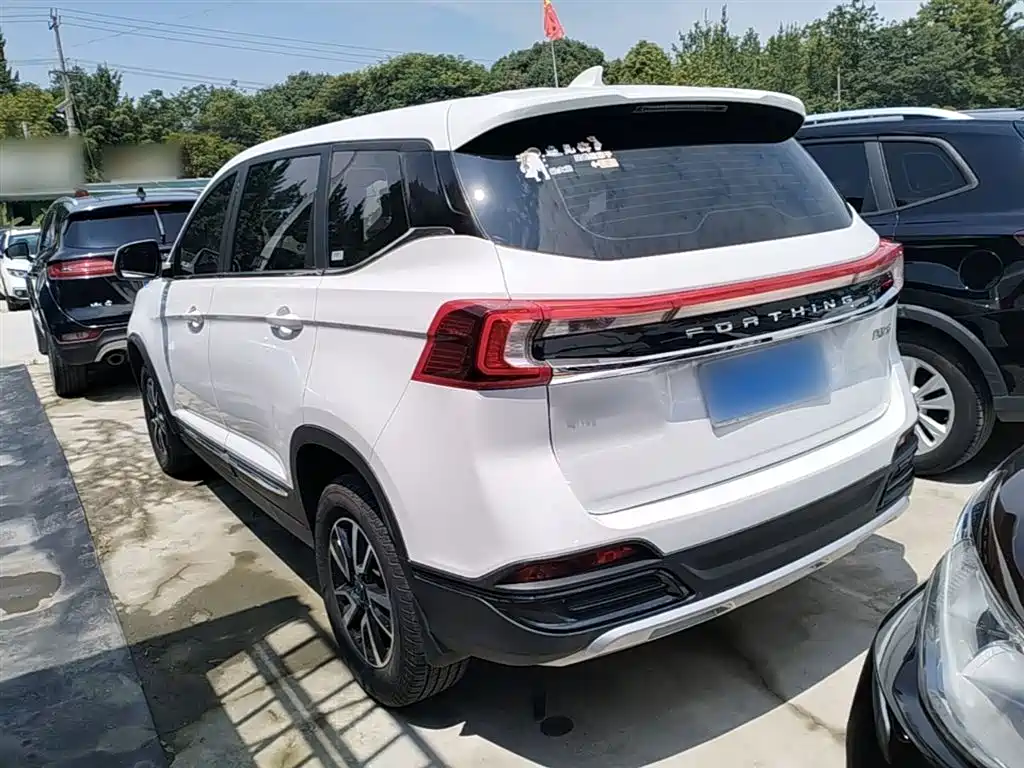 Fengxing T5 风行T5 2024款 盛世款 1.6 L 手动筑梦版 五座