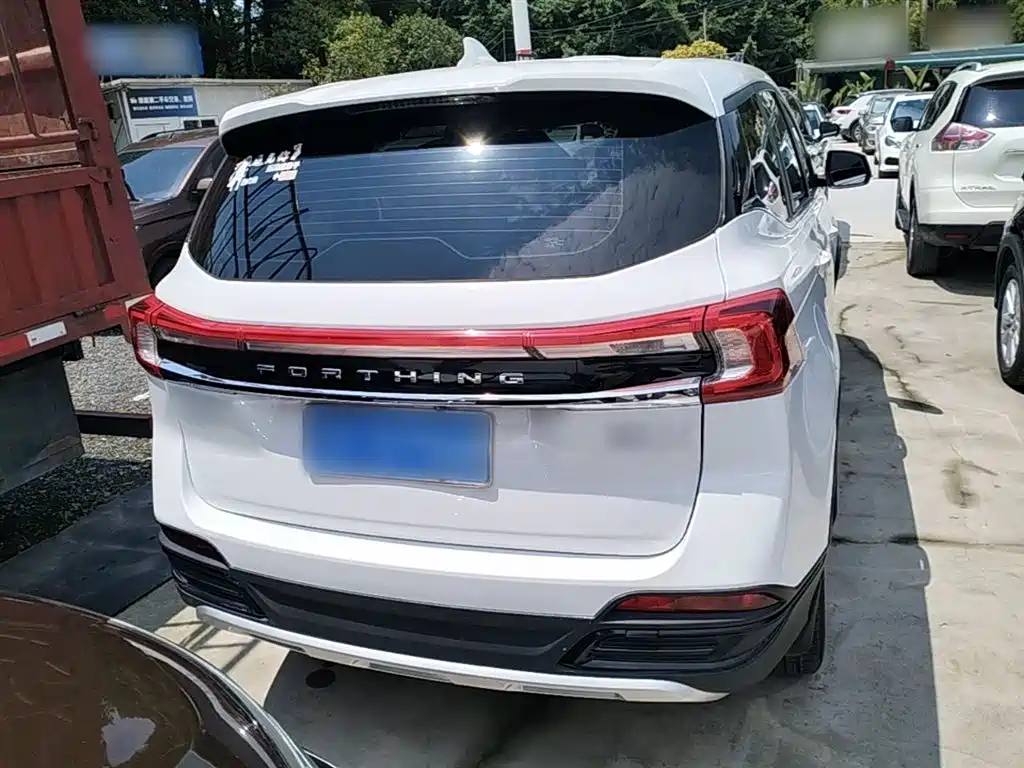Fengxing T5 风行T5 2024款 盛世款 1.6 L 手动筑梦版 五座