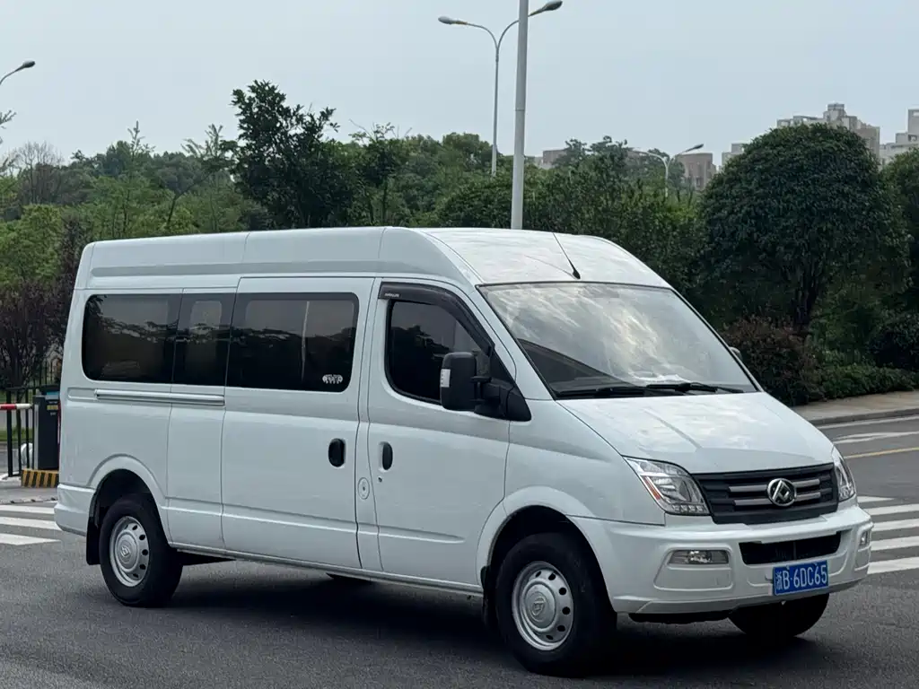 Xintu V80 2.0 T Manual Classic Aoyuntong LWB Mid Roof 6 7 8 9-seat
