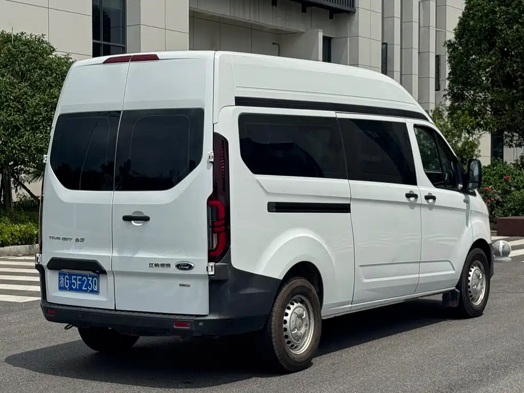 Transit 2.0 T Diesel Manual Multi-purpose Commercial MWB Mid Roof 5 6-seat