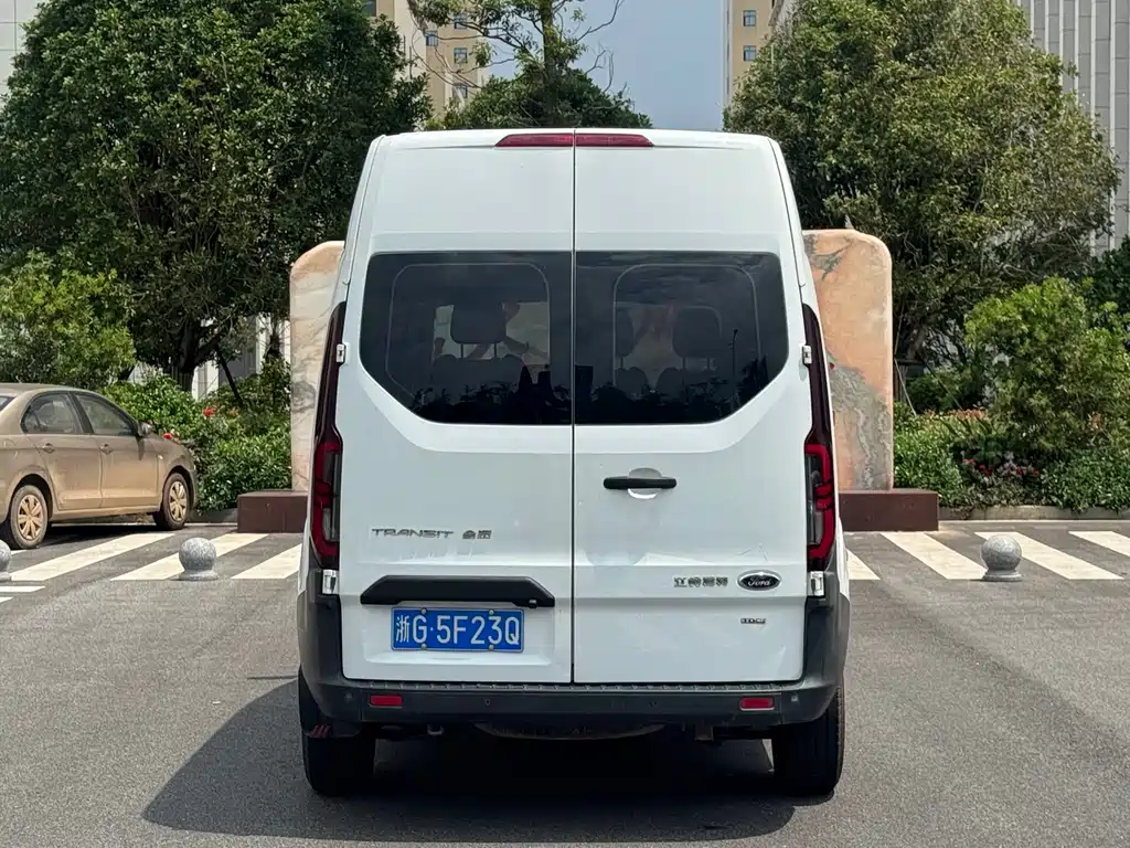 Transit 2.0 T Diesel Manual Multi-purpose Commercial MWB Mid Roof 5 6-seat