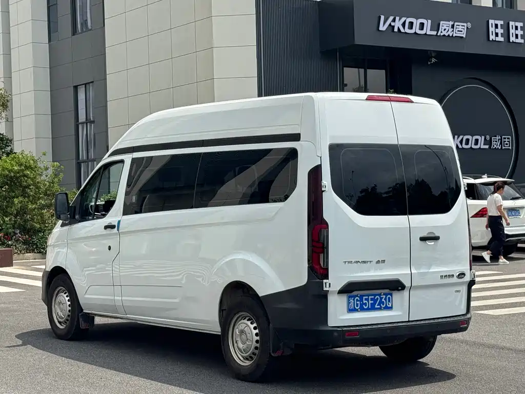 Transit 2.0 T Diesel Manual Multi-purpose Commercial MWB Mid Roof 5 6-seat