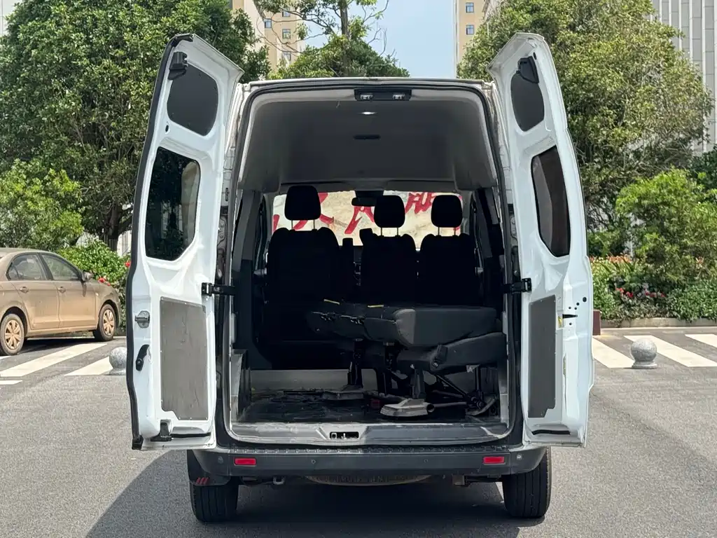 Transit 2.0 T Diesel Manual Multi-purpose Commercial MWB Mid Roof 5 6-seat