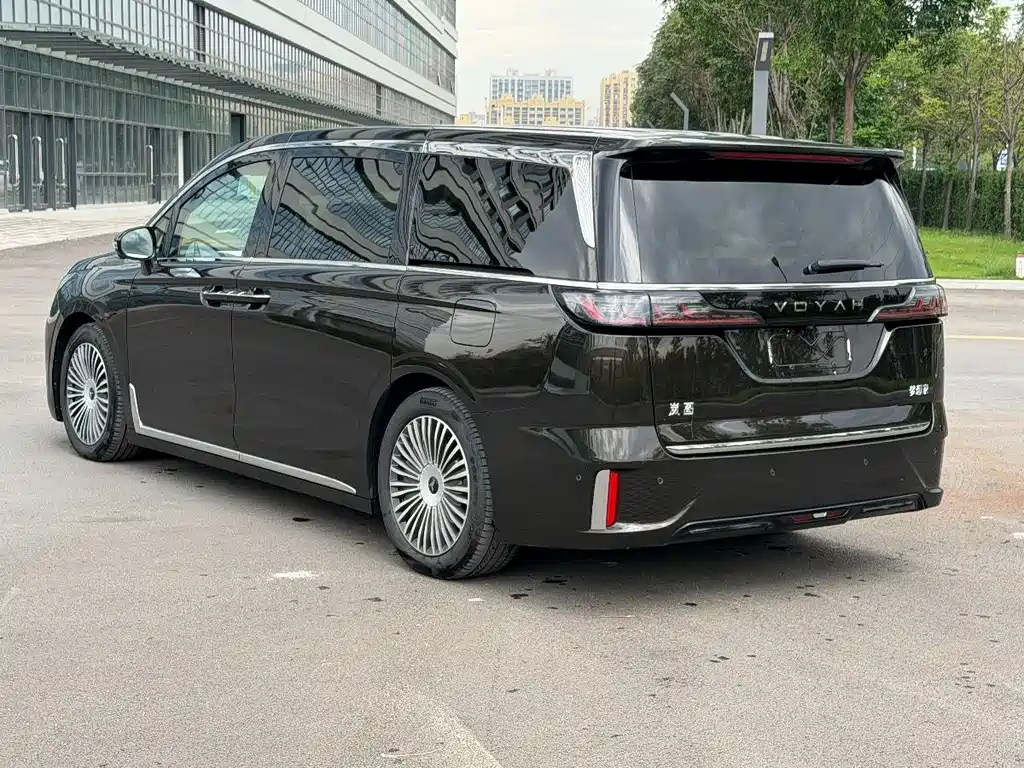 Voyah Dreamer PHEV 4 WD Flagship Kunpeng