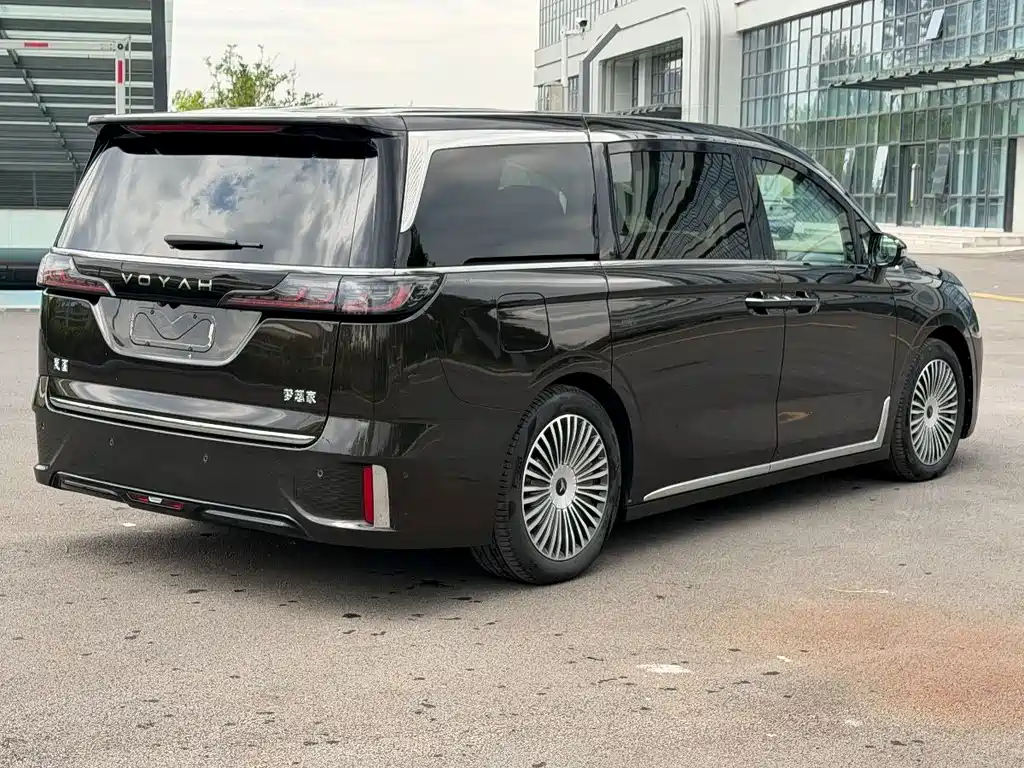 Voyah Dreamer PHEV 4 WD Flagship Kunpeng