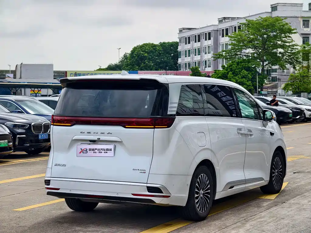 Denza D9 DM-i Smart Drive 1020 4 WD Honored