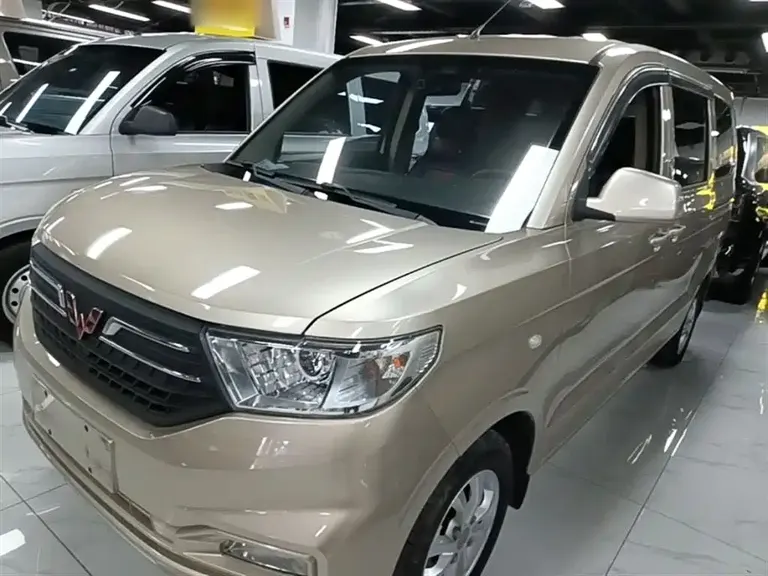 Wuling Hongguang V 1.5 L Power Enjoyment Electric Assist LAR
