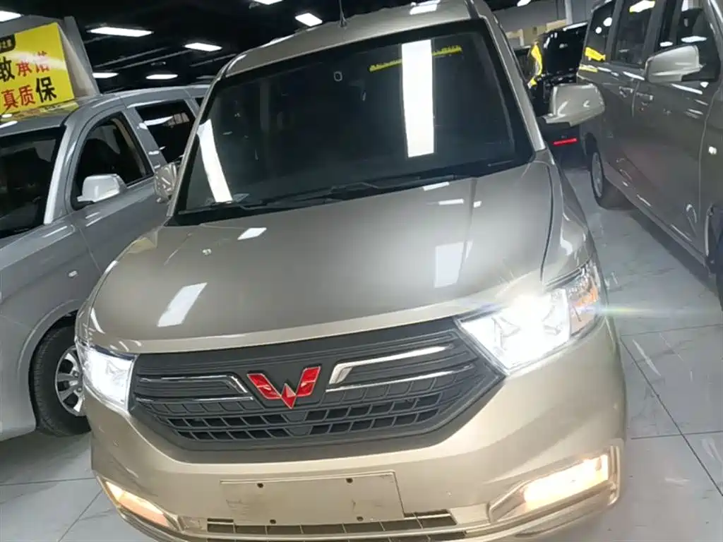 Wuling Hongguang V 1.5 L Power Enjoyment Electric Assist LAR