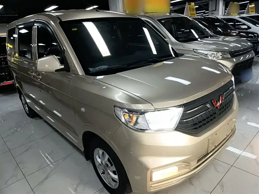 Wuling Hongguang V 1.5 L Power Enjoyment Electric Assist LAR