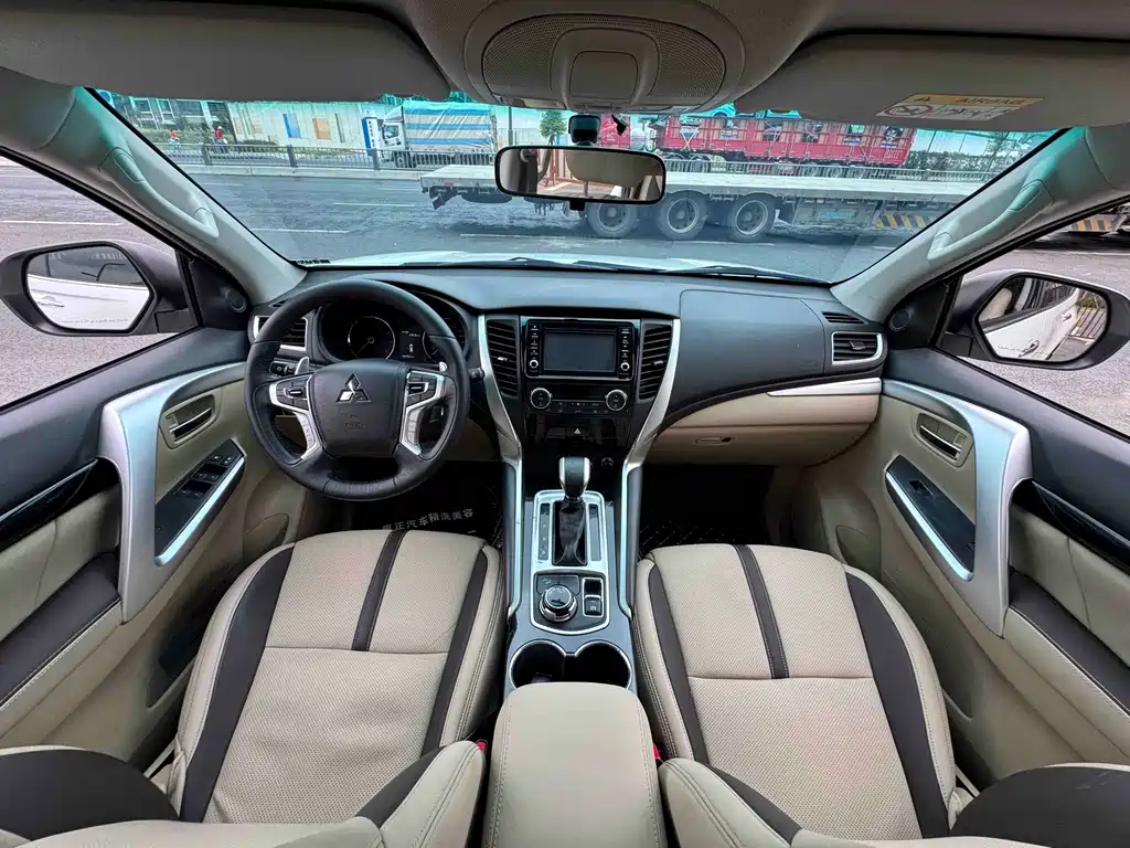 Pajero Sport (Import) 帕杰罗·劲畅进口 2019款 3.0 L 标准型