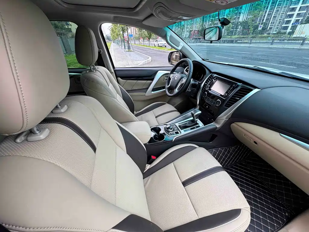 Pajero Sport (Import) 帕杰罗·劲畅进口 2019款 3.0 L 标准型
