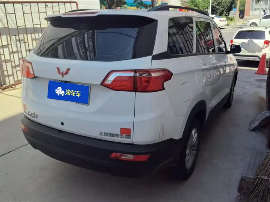 Wuling Hongguang S3 1.5 L Manual Standard CN-VI