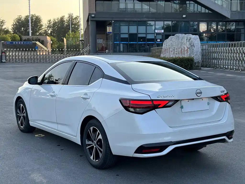 Sylphy 1.6 L CVT Joy