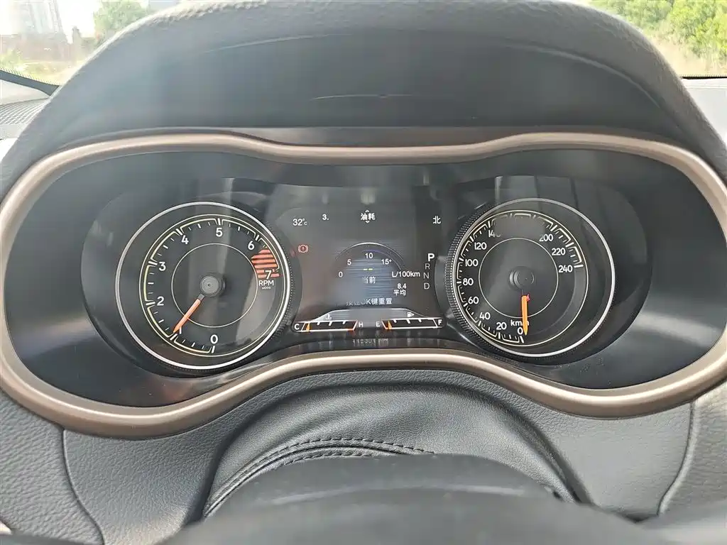 Cherokee 2.0 L Leading